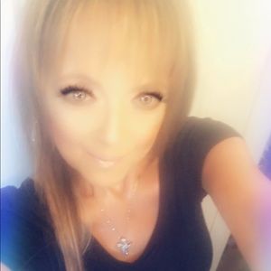 Meet your Posher, Denise